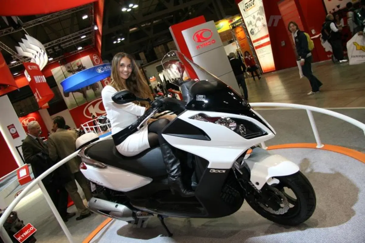 Kymco Downtown 200i (3)