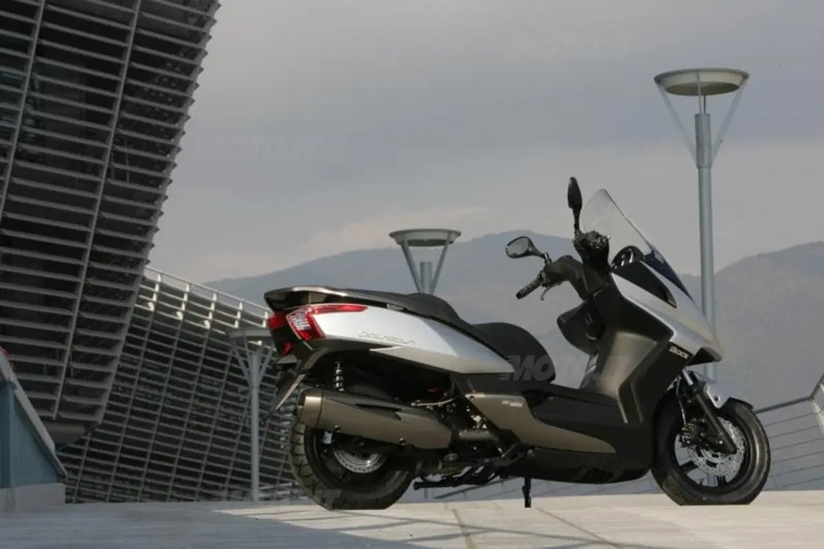 Kymco Downtown 200i (5)