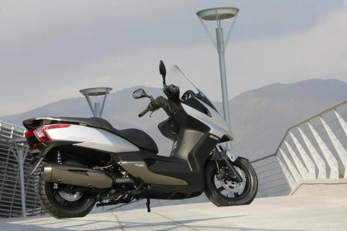 Kymco Downtown 200i (7)