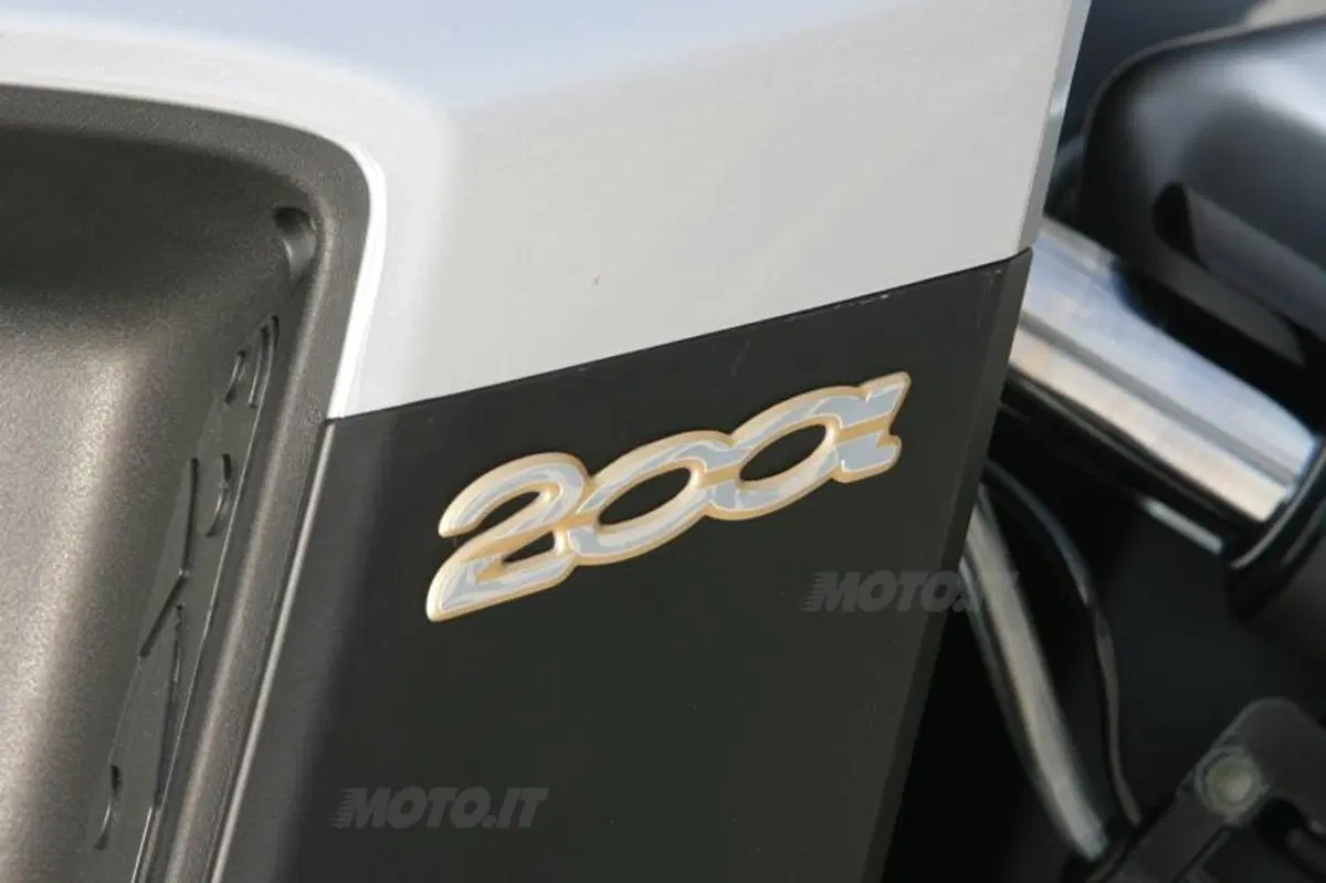 Kymco Downtown 200i (9)