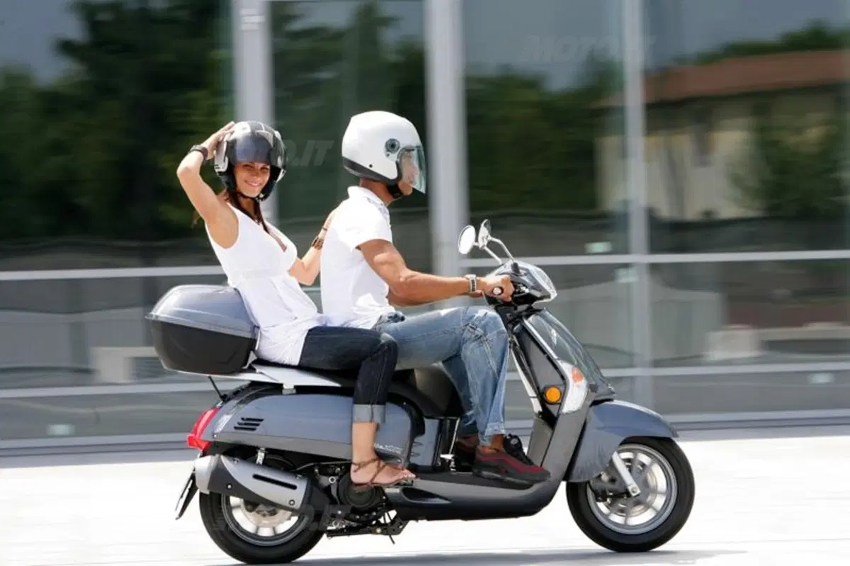 Kymco Like 200i (2)