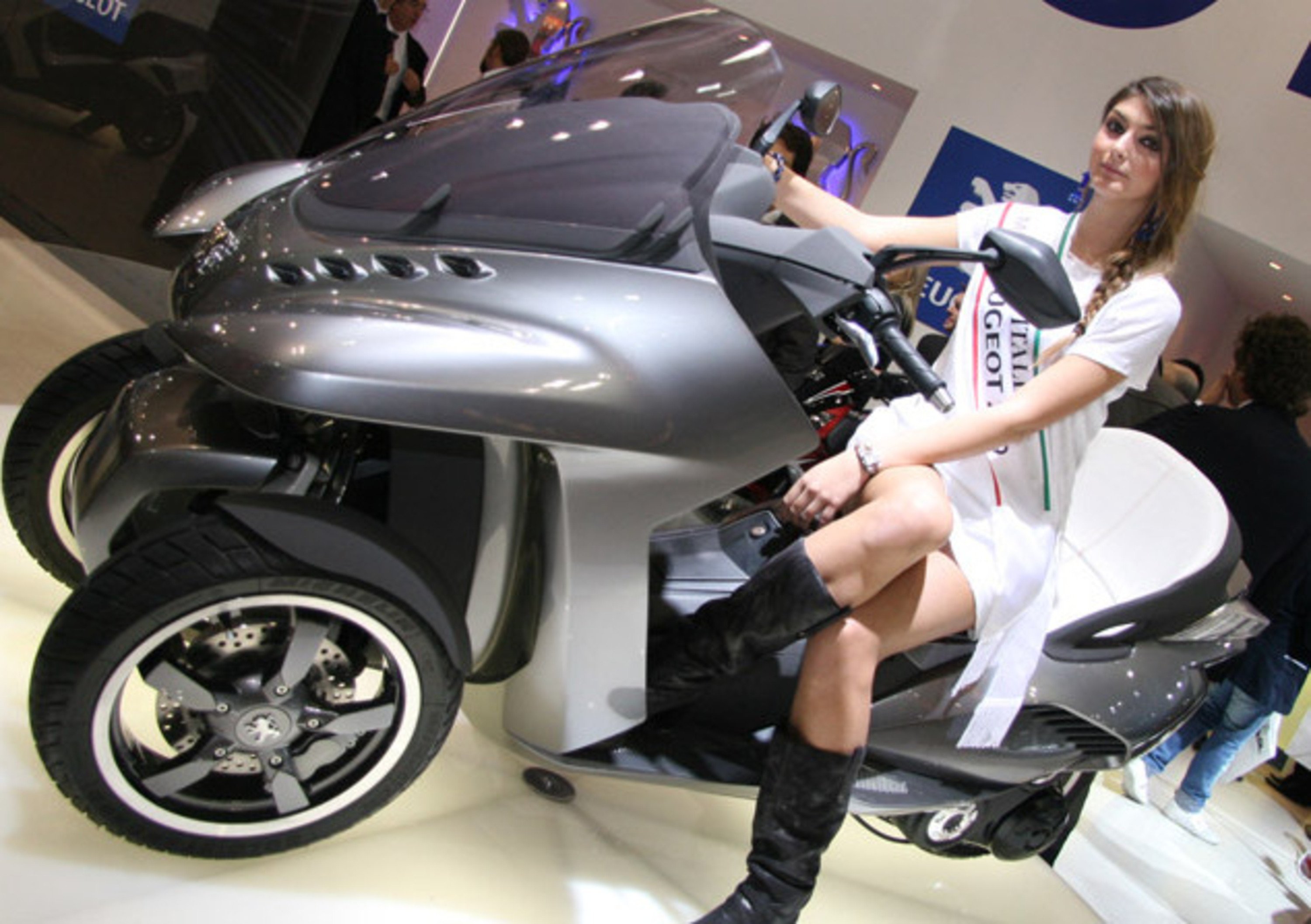 Peugeot Concept HYbrid3 Evolution
