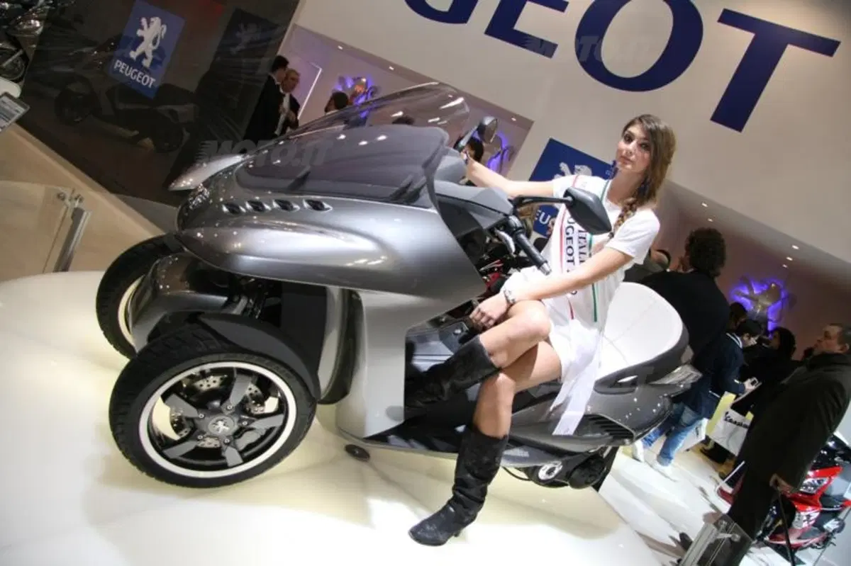Peugeot Concept HYbrid3 Evolution