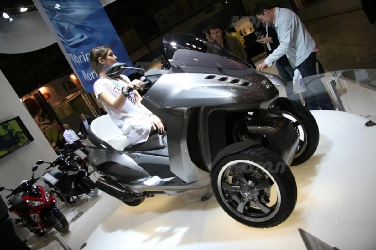 Peugeot Concept HYbrid3 Evolution (3)