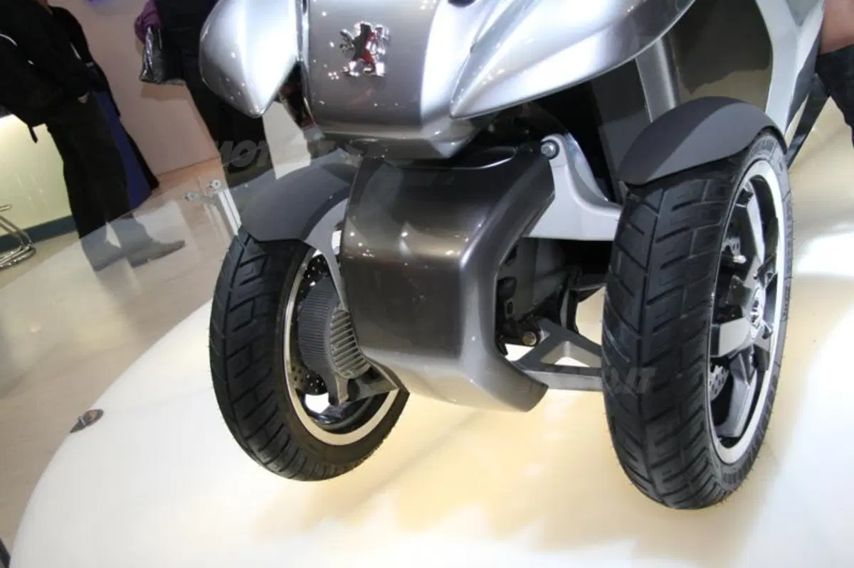 Peugeot Concept HYbrid3 Evolution (5)