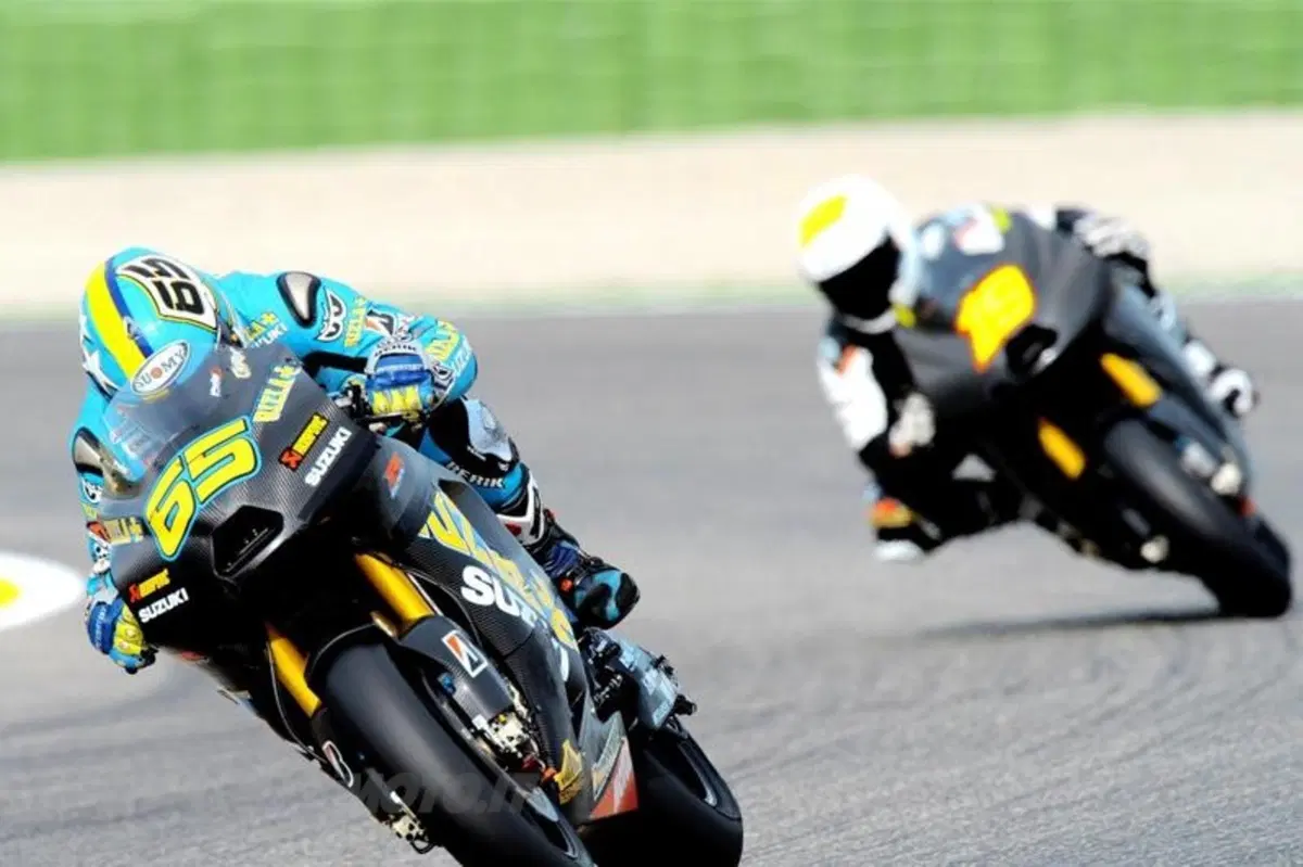 Stoner firma i test di Valencia (2)