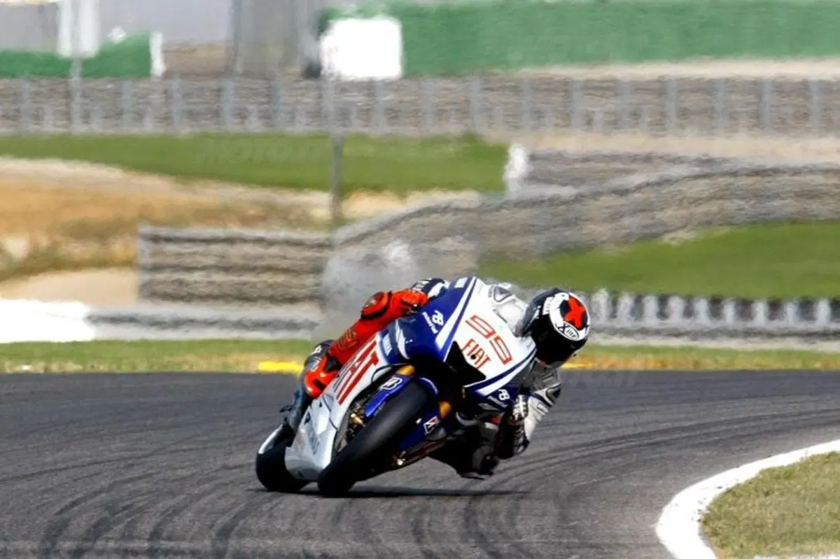 Stoner firma i test di Valencia (6)