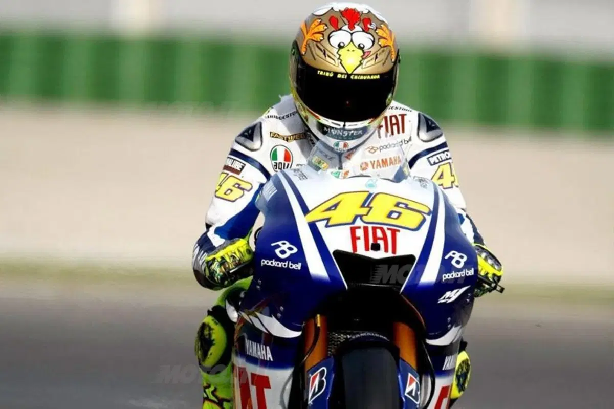 Stoner firma i test di Valencia (7)