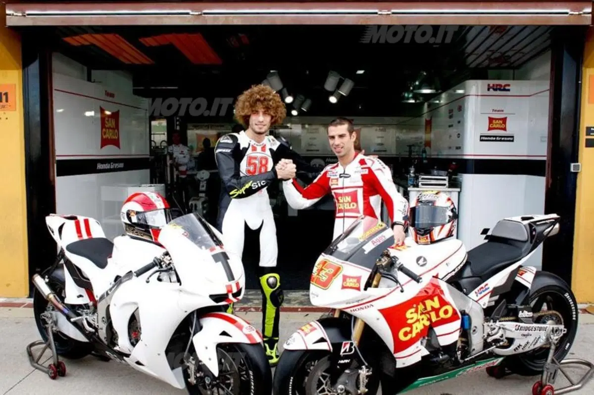 Stoner firma i test di Valencia (11)