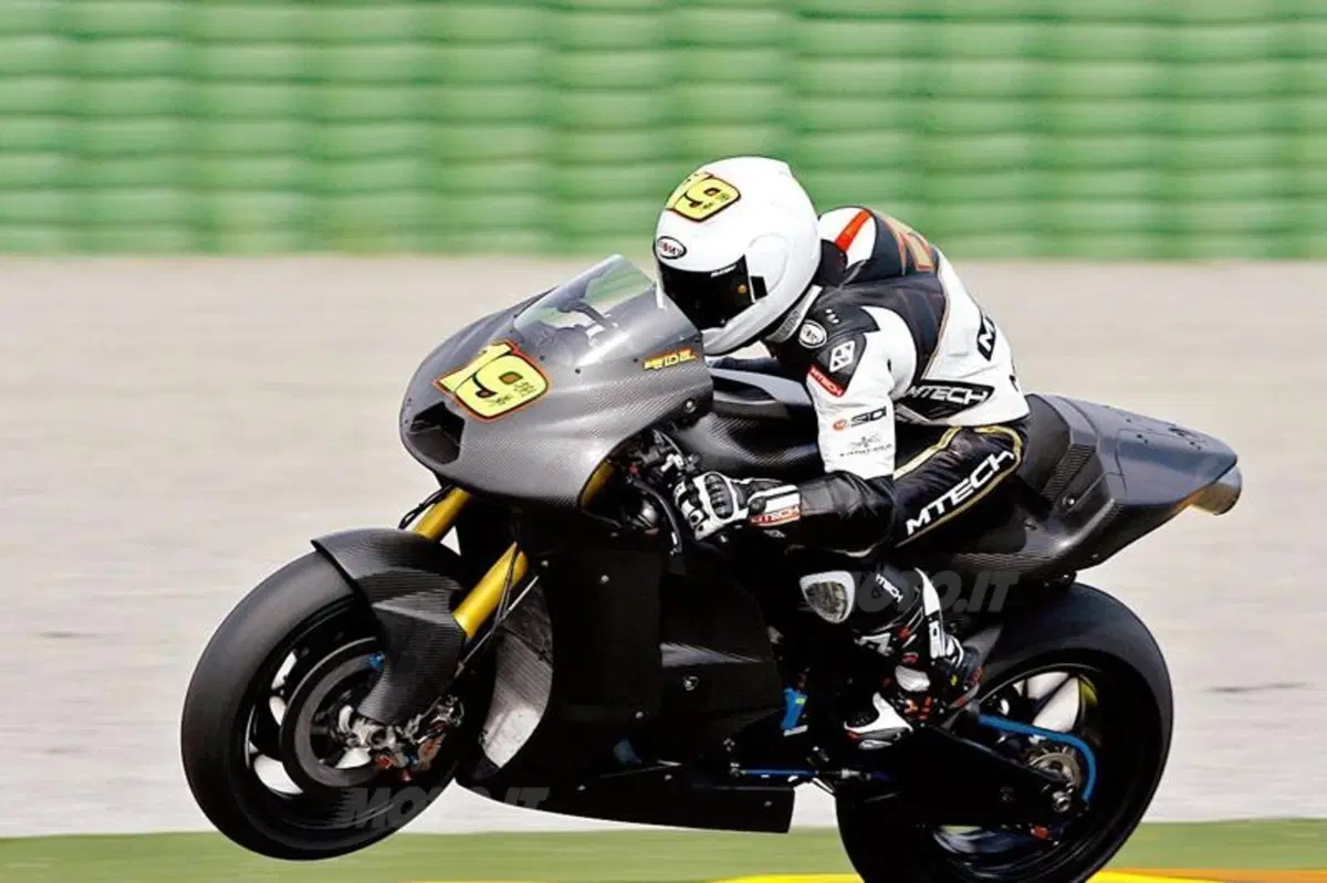 Stoner firma i test di Valencia (22)