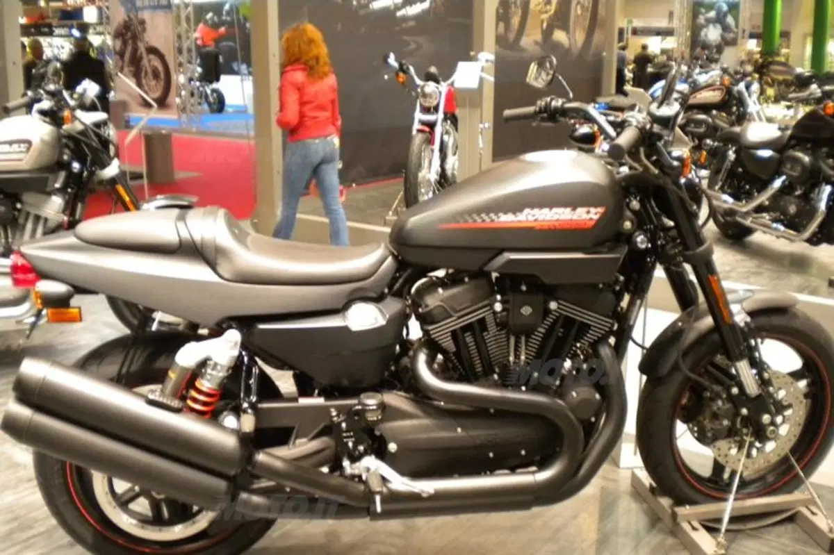 Harley interpreta il 2010 con stile (4)