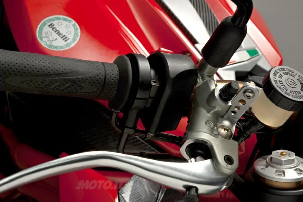 Benelli TNT R160, red passion (2)