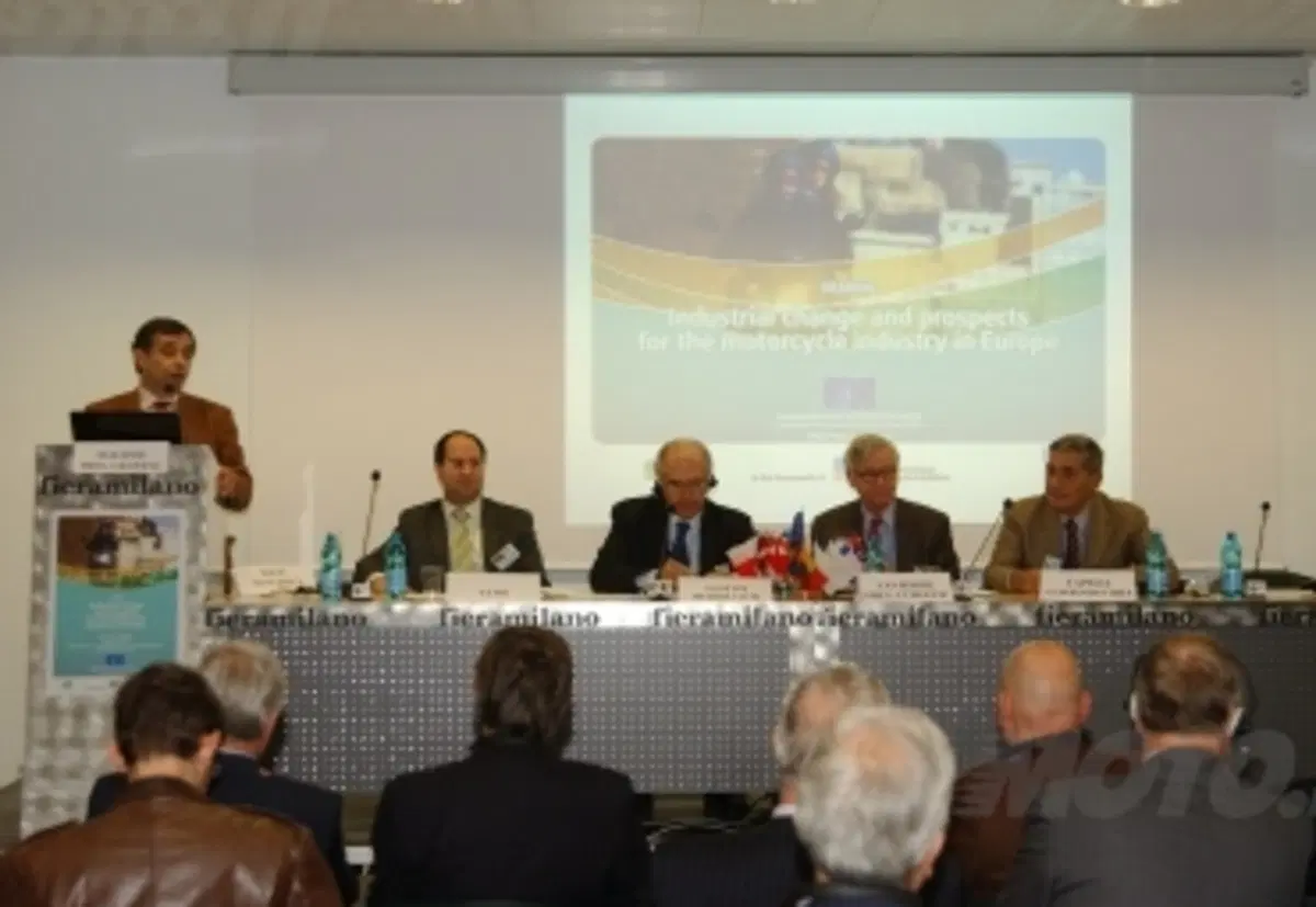 I grandi dell'industria motociclistica si incontrano