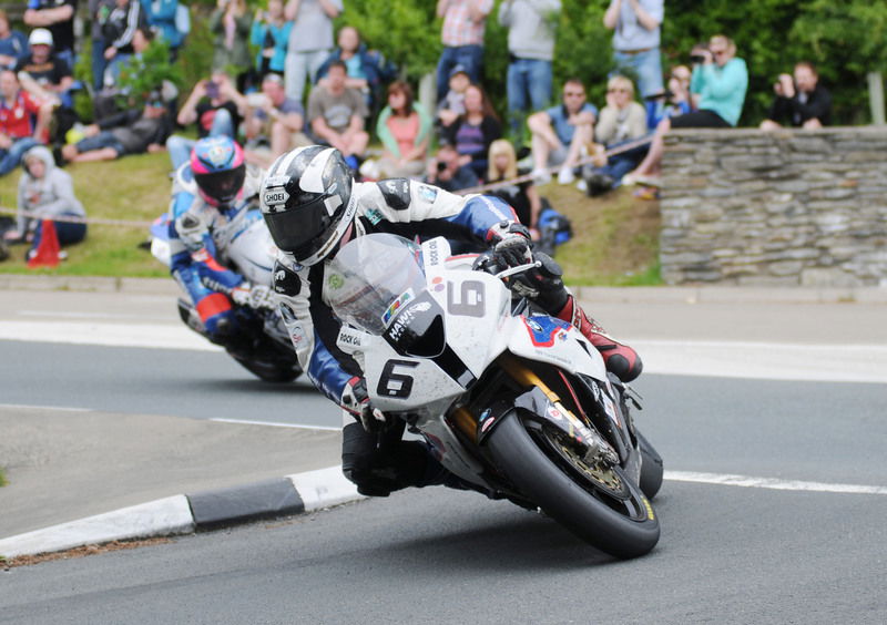 TT 2016, Michael Dunlop torna con BMW e Hawk racing