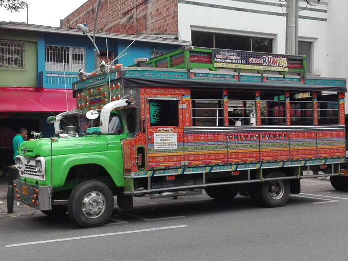 Un Party bus in giro per Medellìn