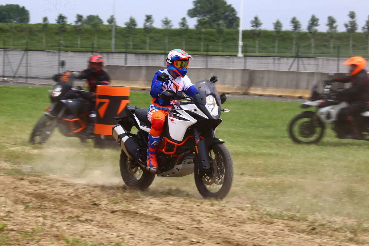 A scuola di maxienduro con la KTM 1090ADV R da Fabio Fasola! (16)
