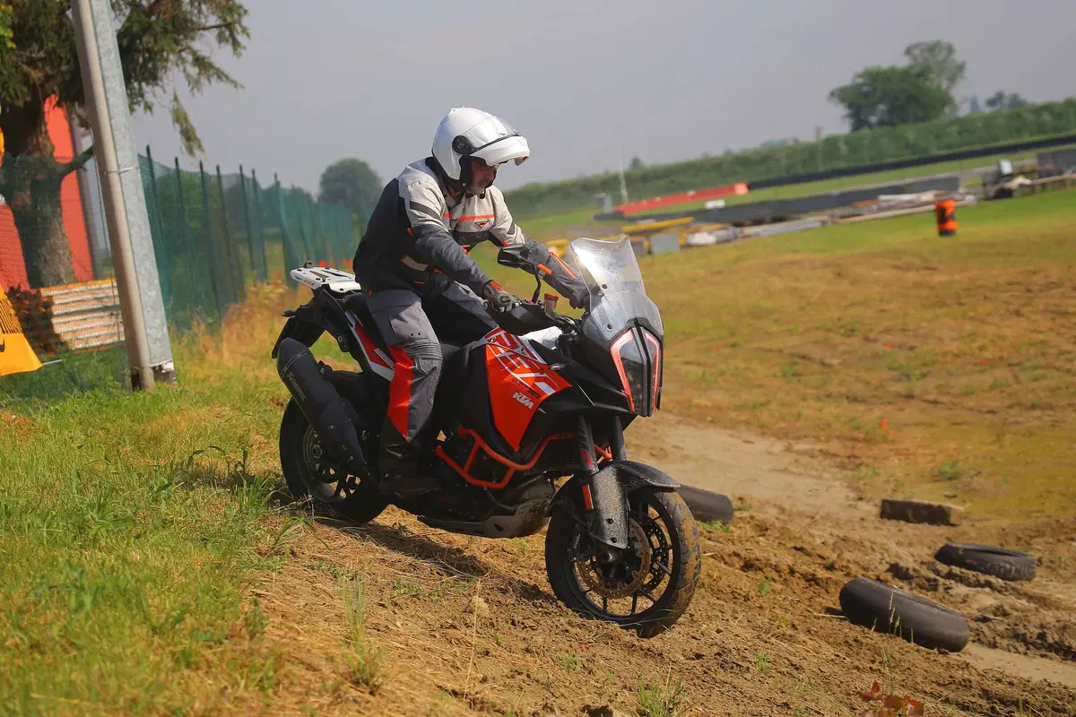 A scuola di maxienduro con la KTM 1090ADV R da Fabio Fasola! (43)