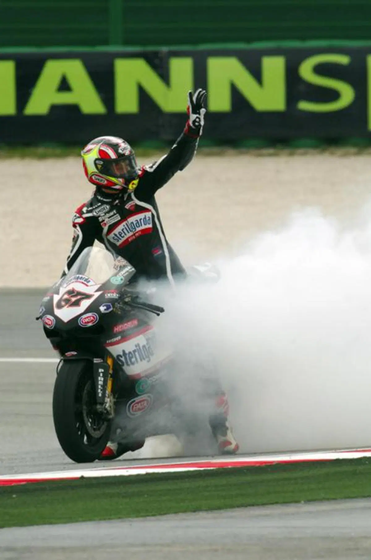 Shane Byrne con Ducati Althea (3)