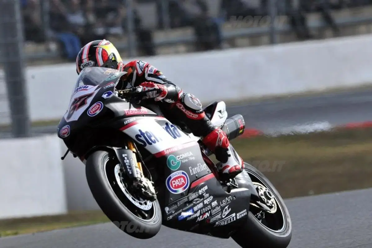 Shane Byrne con Ducati Althea (9)