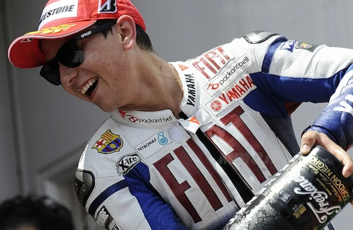 Il manager di Lorenzo risponde a Rossi (4)