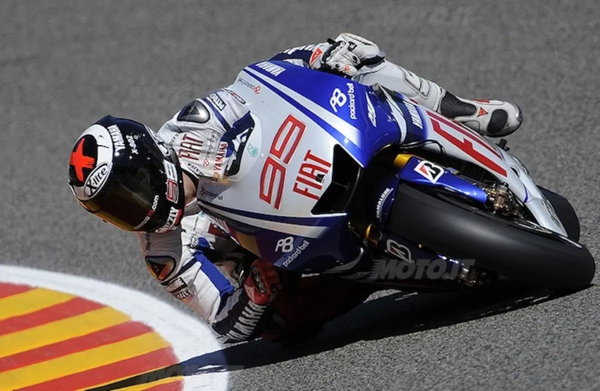 Il manager di Lorenzo risponde a Rossi (8)