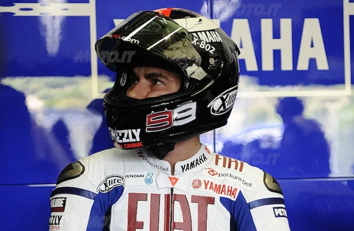 Il manager di Lorenzo risponde a Rossi (10)