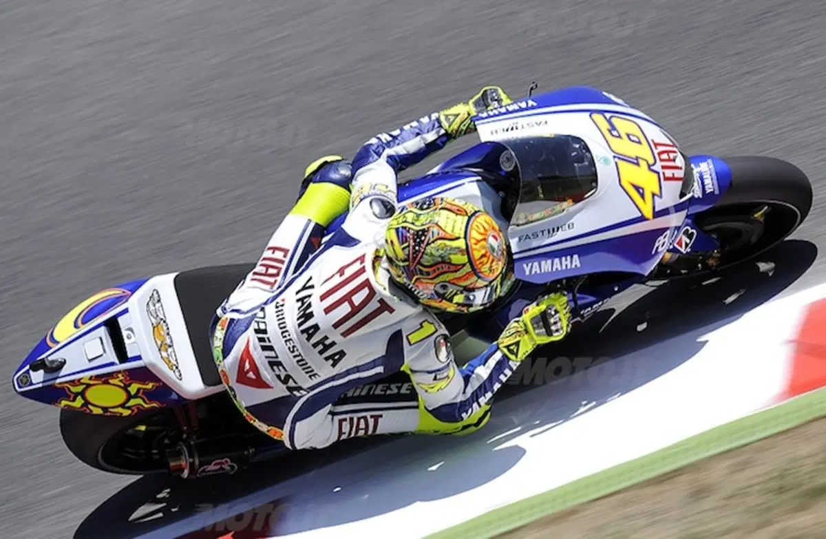 Il manager di Lorenzo risponde a Rossi (12)