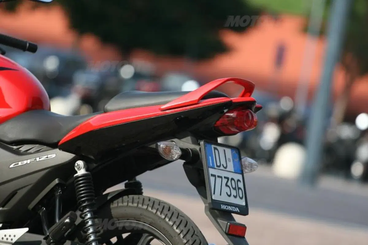 Honda CBF 125       (8)
