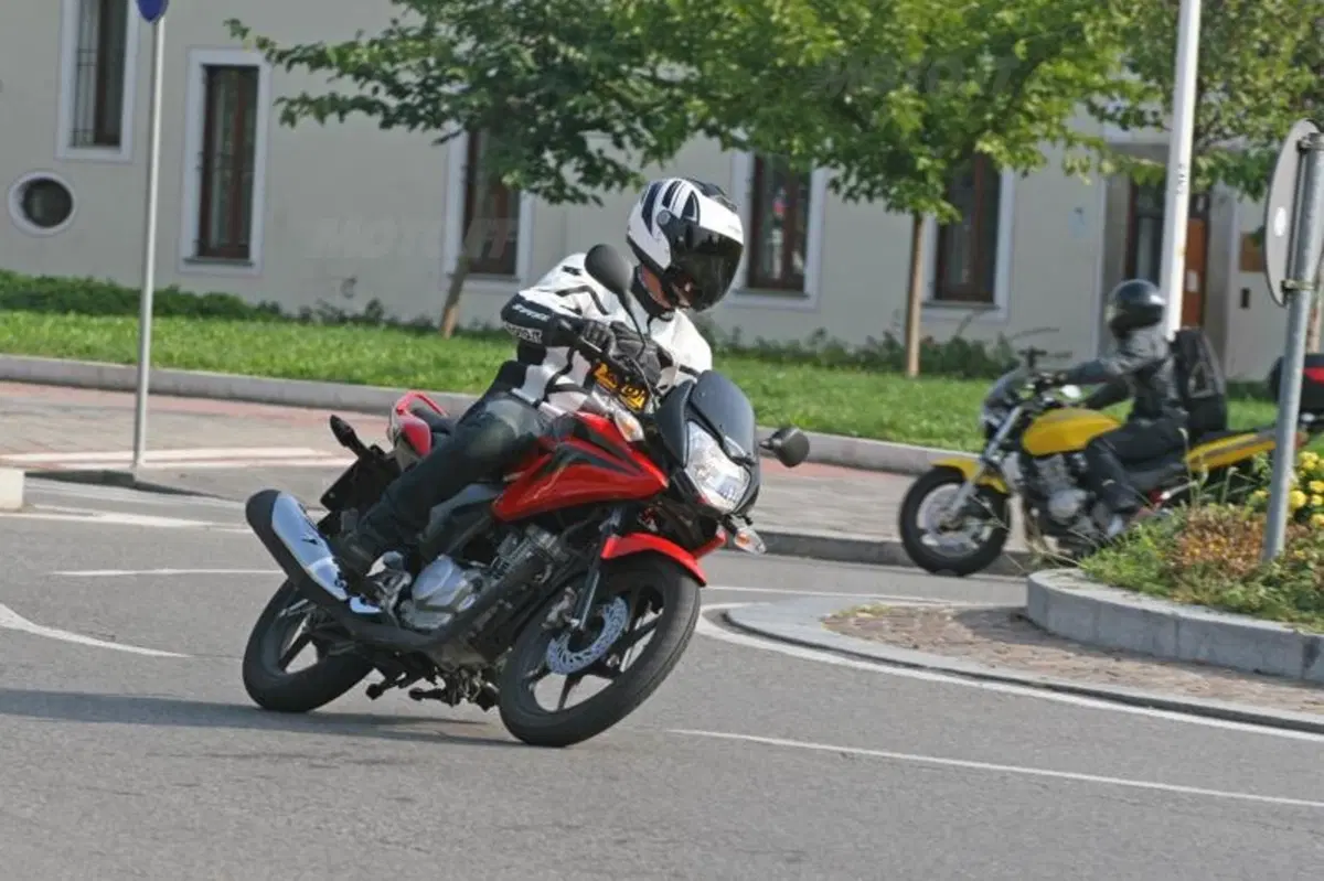 Honda CBF 125       (14)