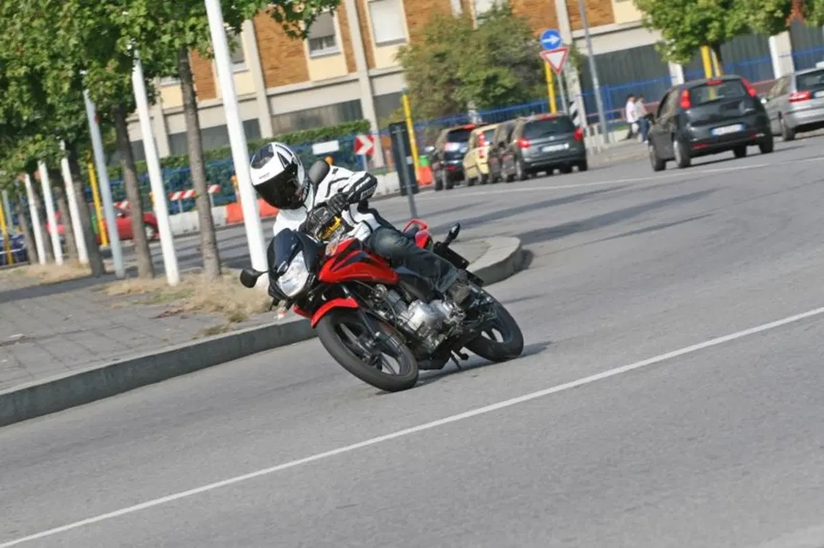 Honda CBF 125       (16)