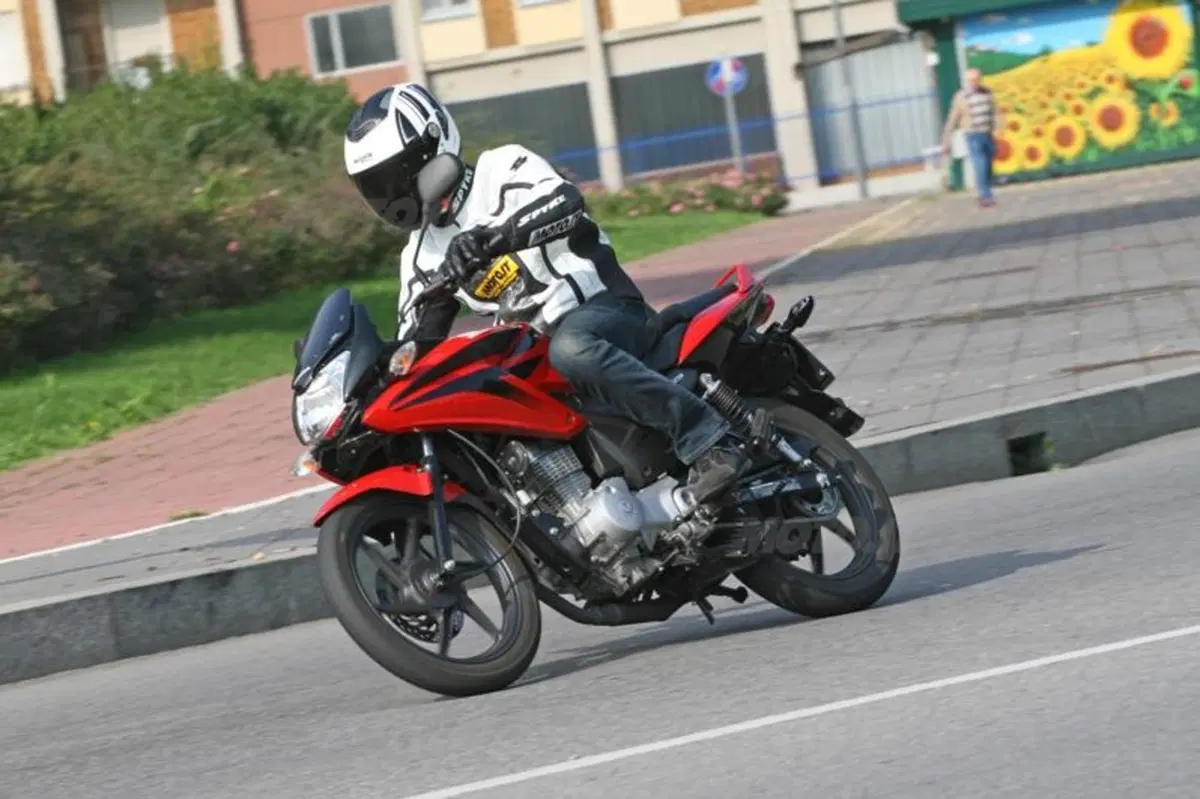 Honda CBF 125       (22)