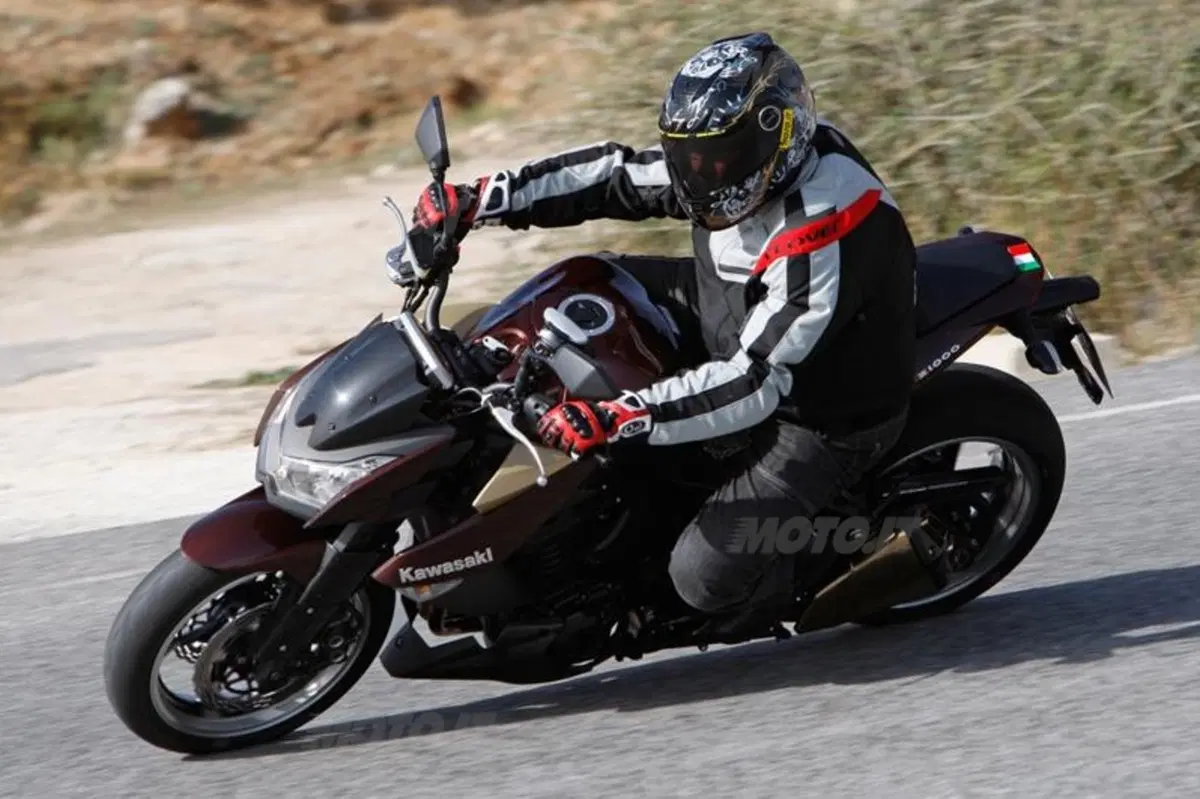 Kawasaki Z 1000  (2)