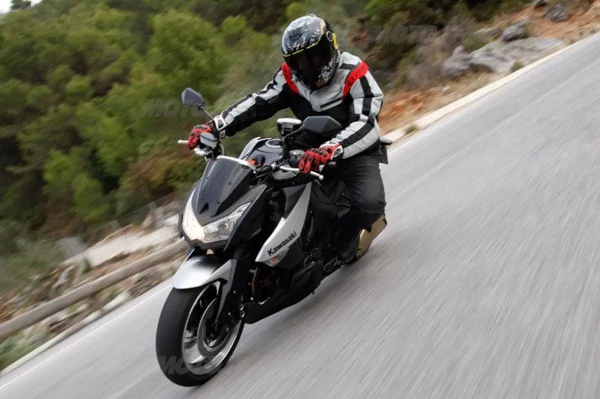 Kawasaki Z 1000  (3)