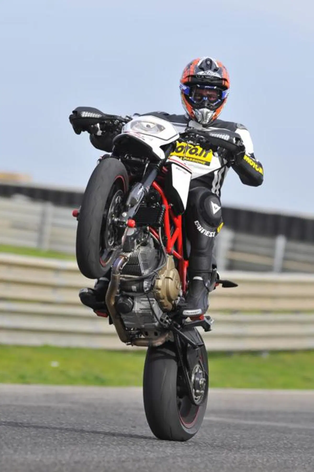 Ducati Hypermotard 1100 EVO ed EVO SP  (2)