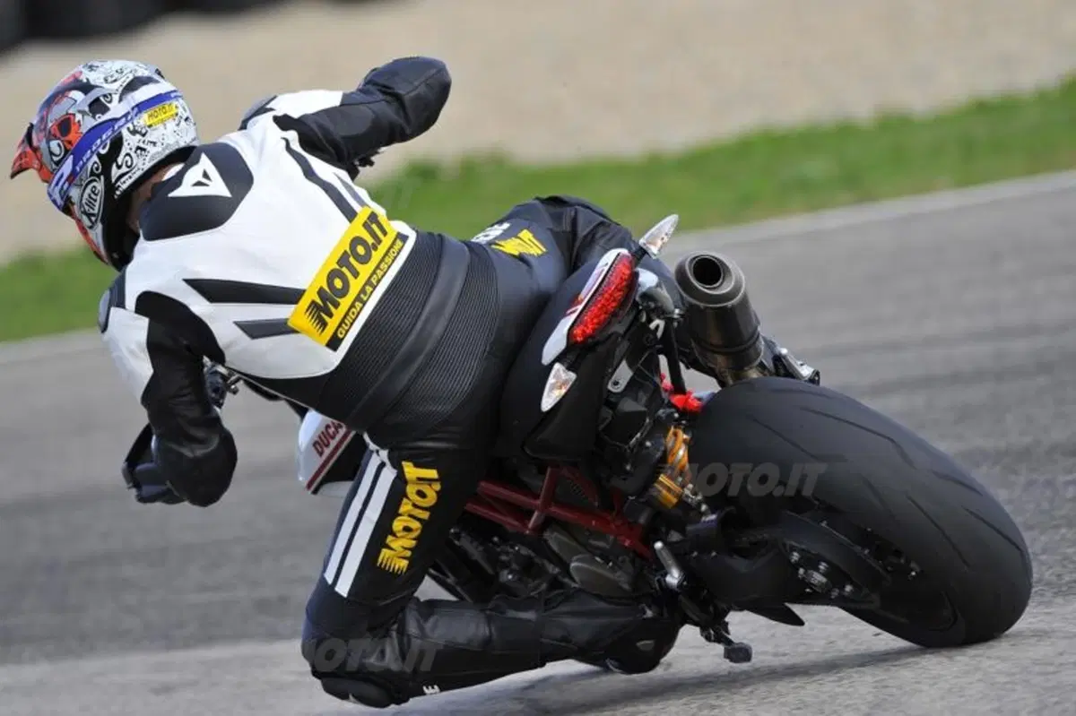 Ducati Hypermotard 1100 EVO ed EVO SP  (3)