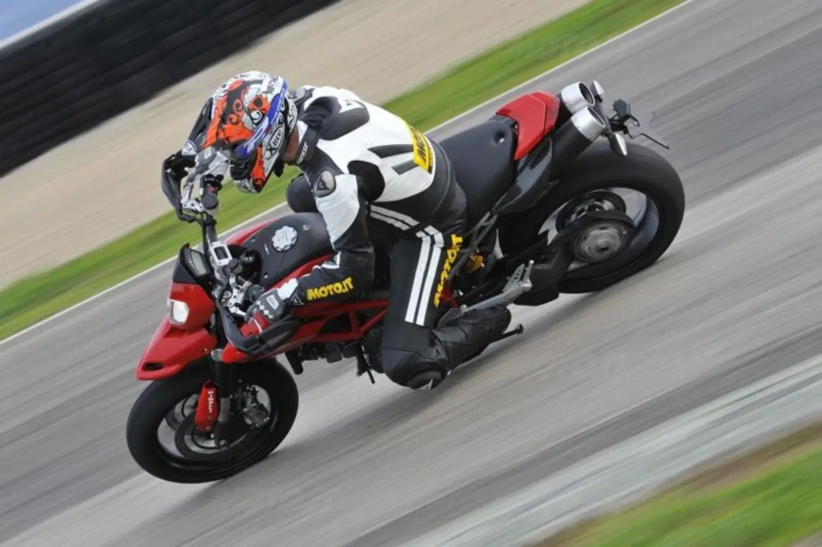 Ducati Hypermotard 1100 EVO ed EVO SP  (4)