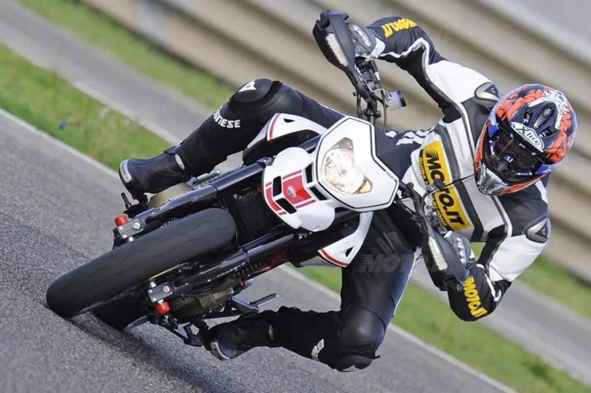 Ducati Hypermotard 1100 EVO ed EVO SP  (5)