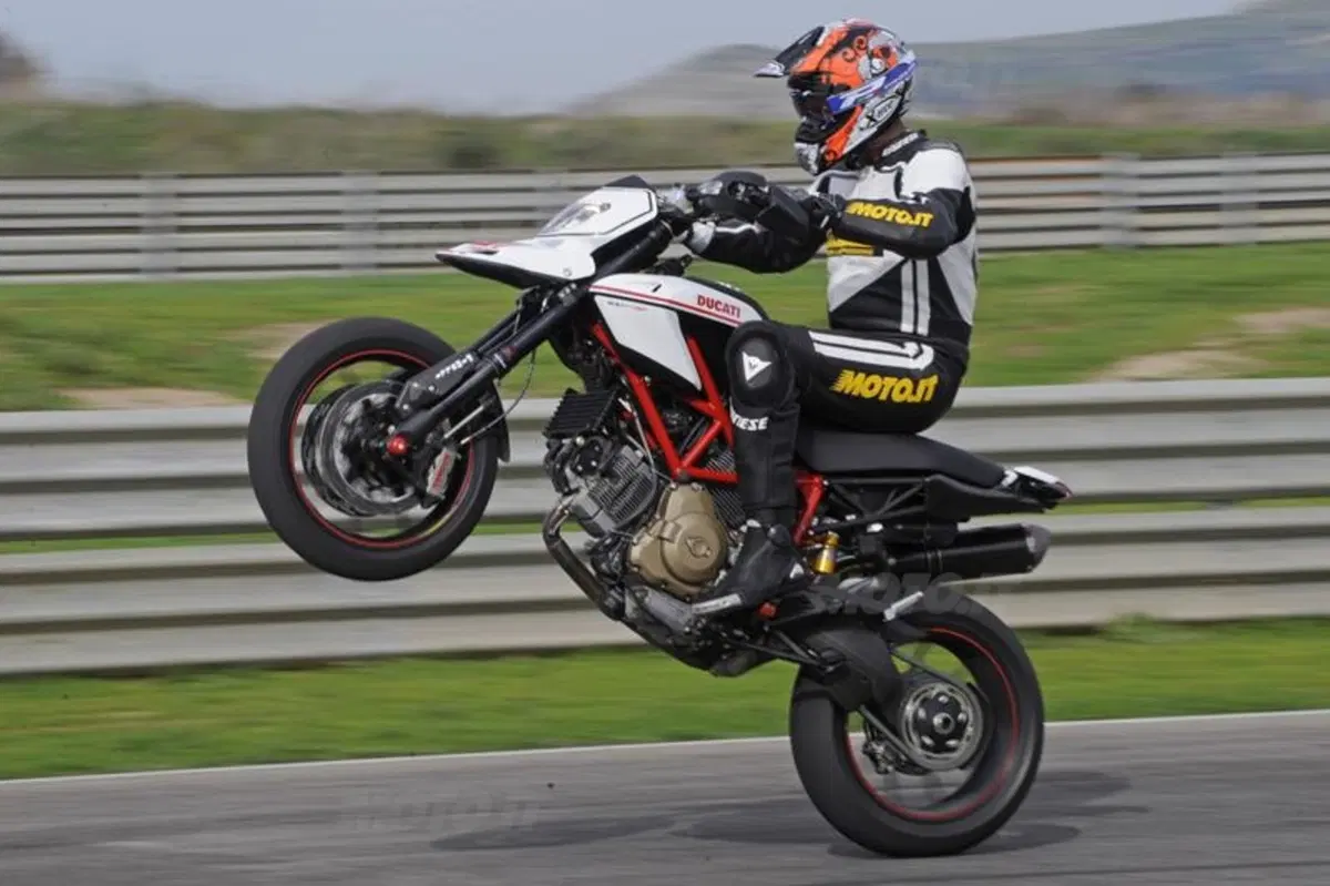 Ducati Hypermotard 1100 EVO ed EVO SP  (6)