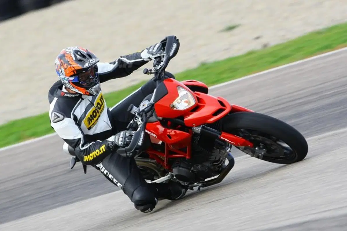 Ducati Hypermotard 1100 EVO ed EVO SP  (8)