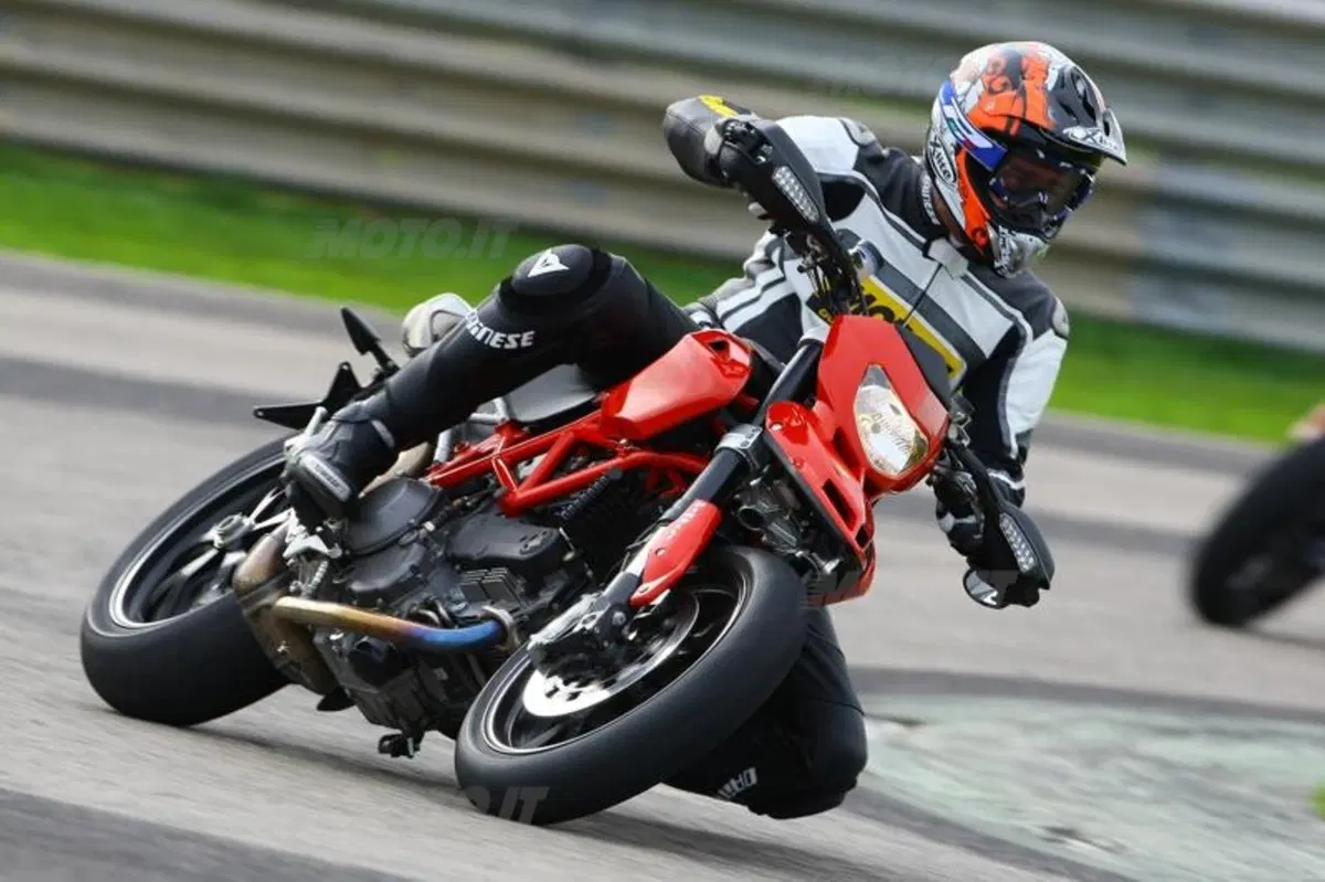 Ducati Hypermotard 1100 EVO ed EVO SP  (9)