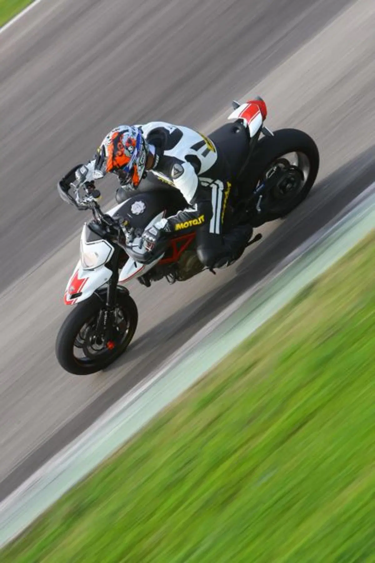 Ducati Hypermotard 1100 EVO ed EVO SP  (10)