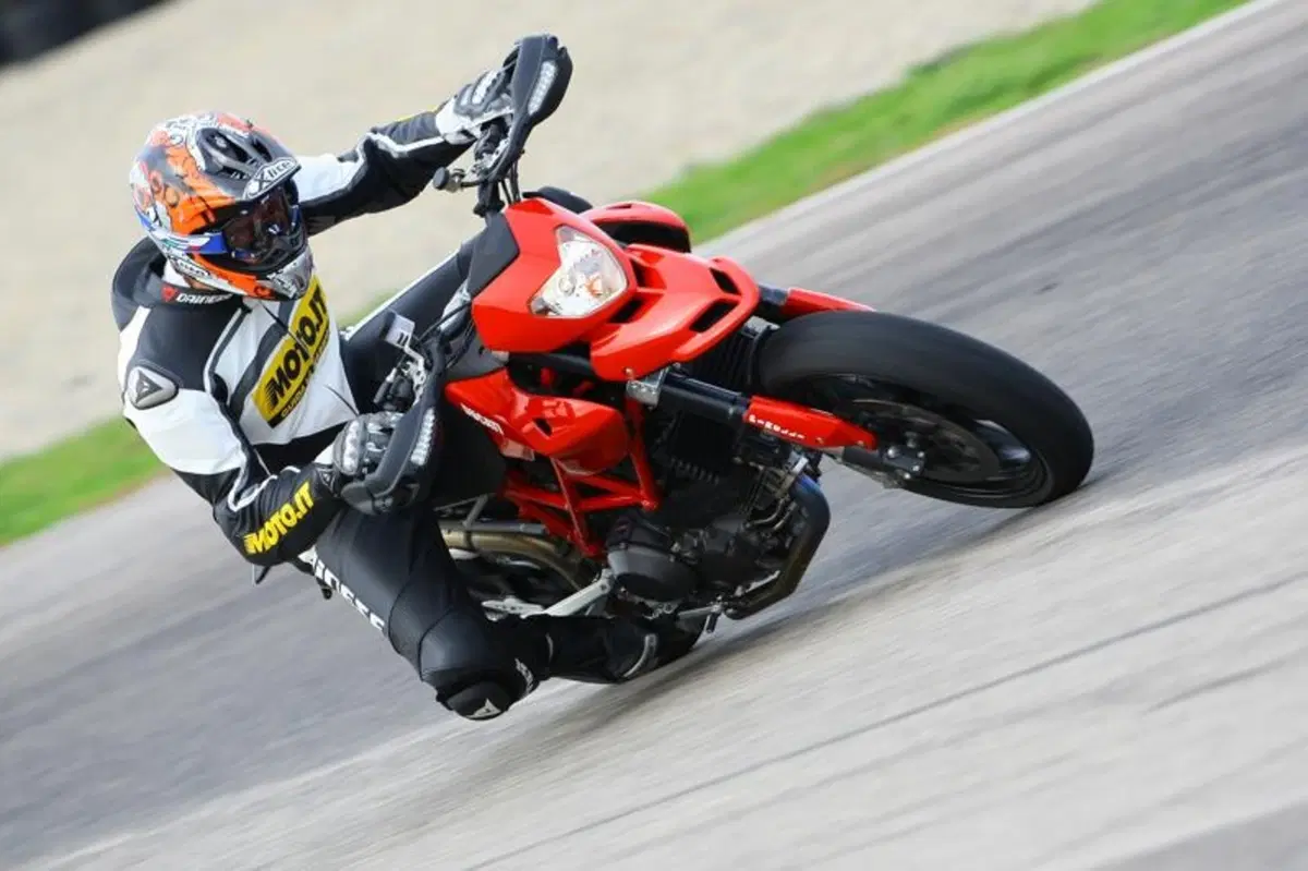 Ducati Hypermotard 1100 EVO ed EVO SP  (11)