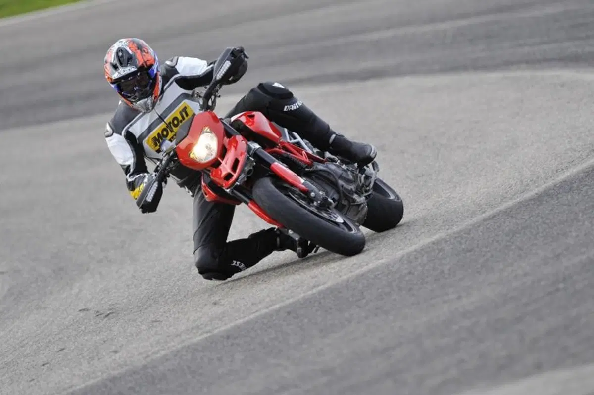 Ducati Hypermotard 1100 EVO ed EVO SP  (12)