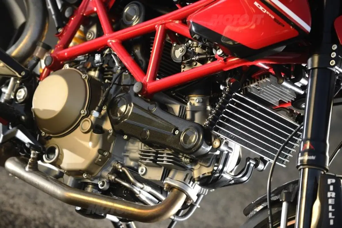 Ducati Hypermotard 1100 EVO ed EVO SP  (21)