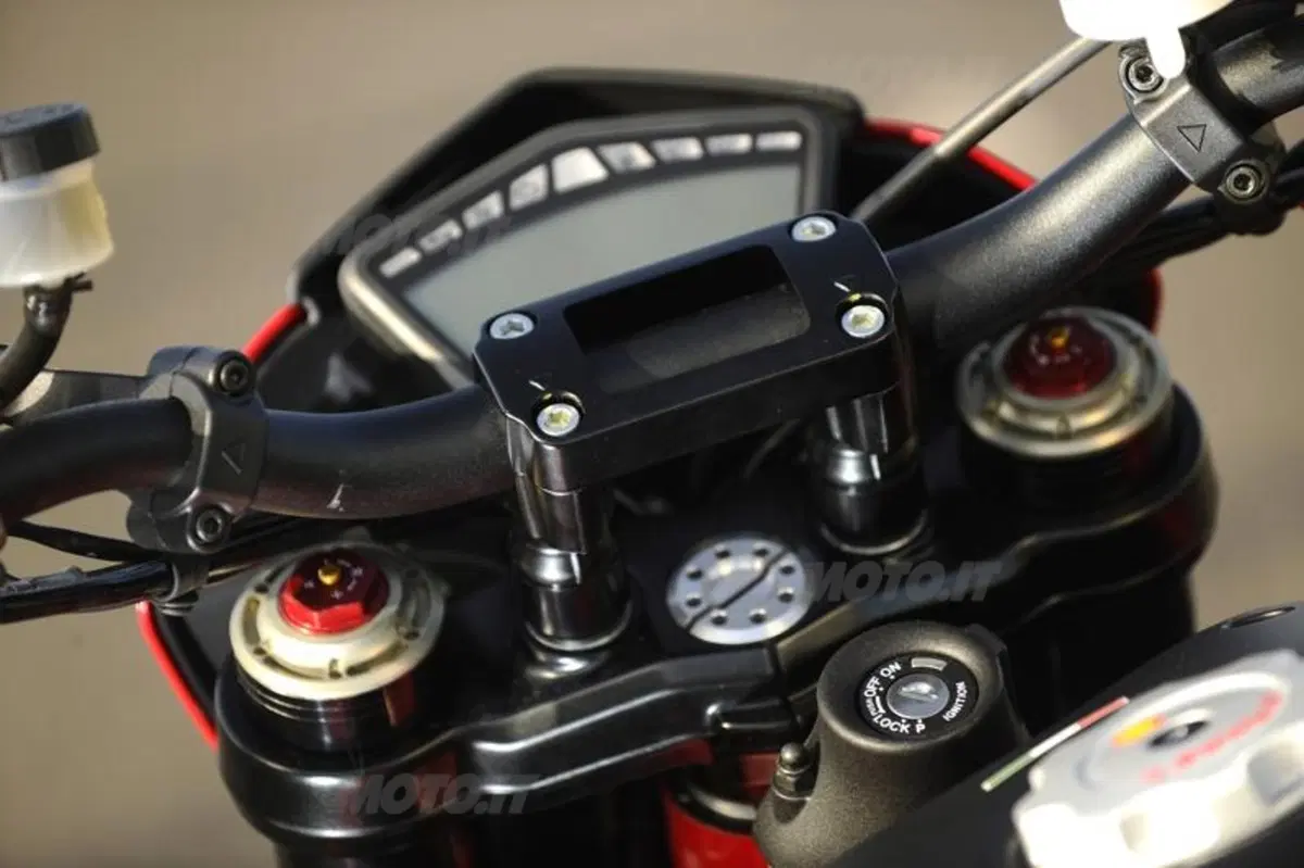 Ducati Hypermotard 1100 EVO ed EVO SP  (22)