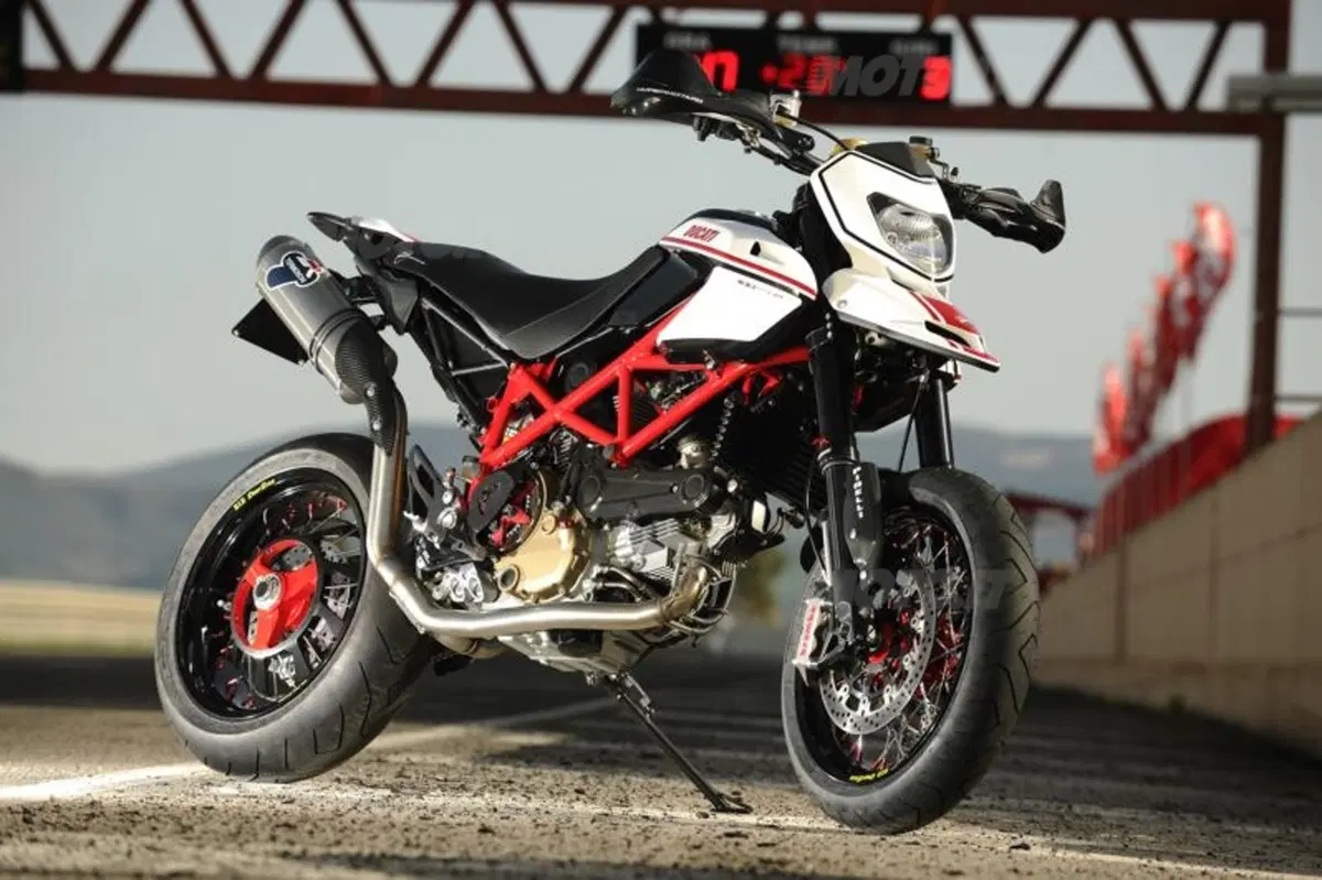 Ducati Hypermotard 1100 EVO ed EVO SP  (26)
