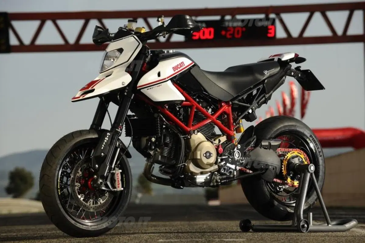 Ducati Hypermotard 1100 EVO ed EVO SP  (27)