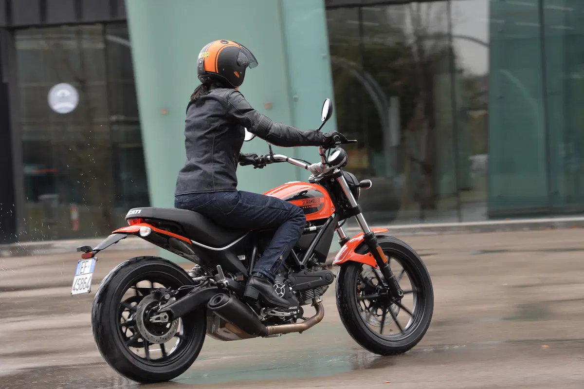 Ducati Scrambler Sixty2 (14)