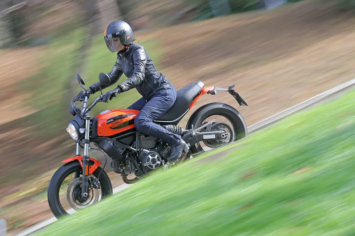 Ducati Scrambler Sixty2 (10)