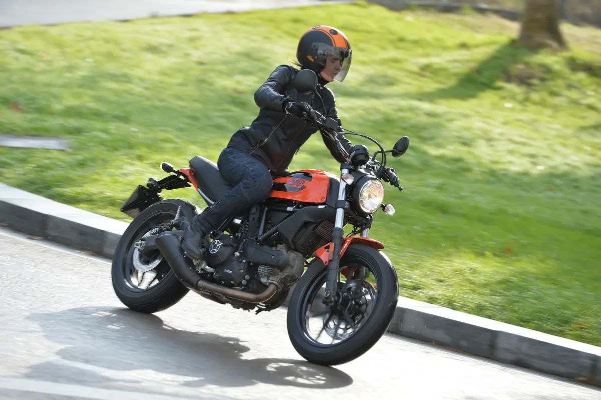 Ducati Scrambler Sixty2 (4)